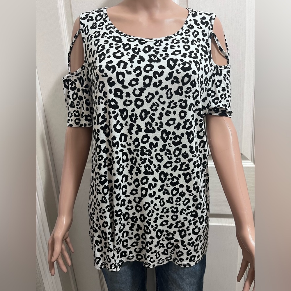NILOUFO cold shoulder top